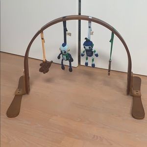 Finn and Emma Play Gym